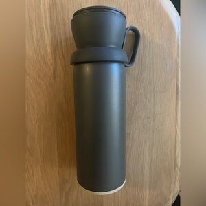 Hitch 2-in-1 Bottle and Cup in Charcoal Gray